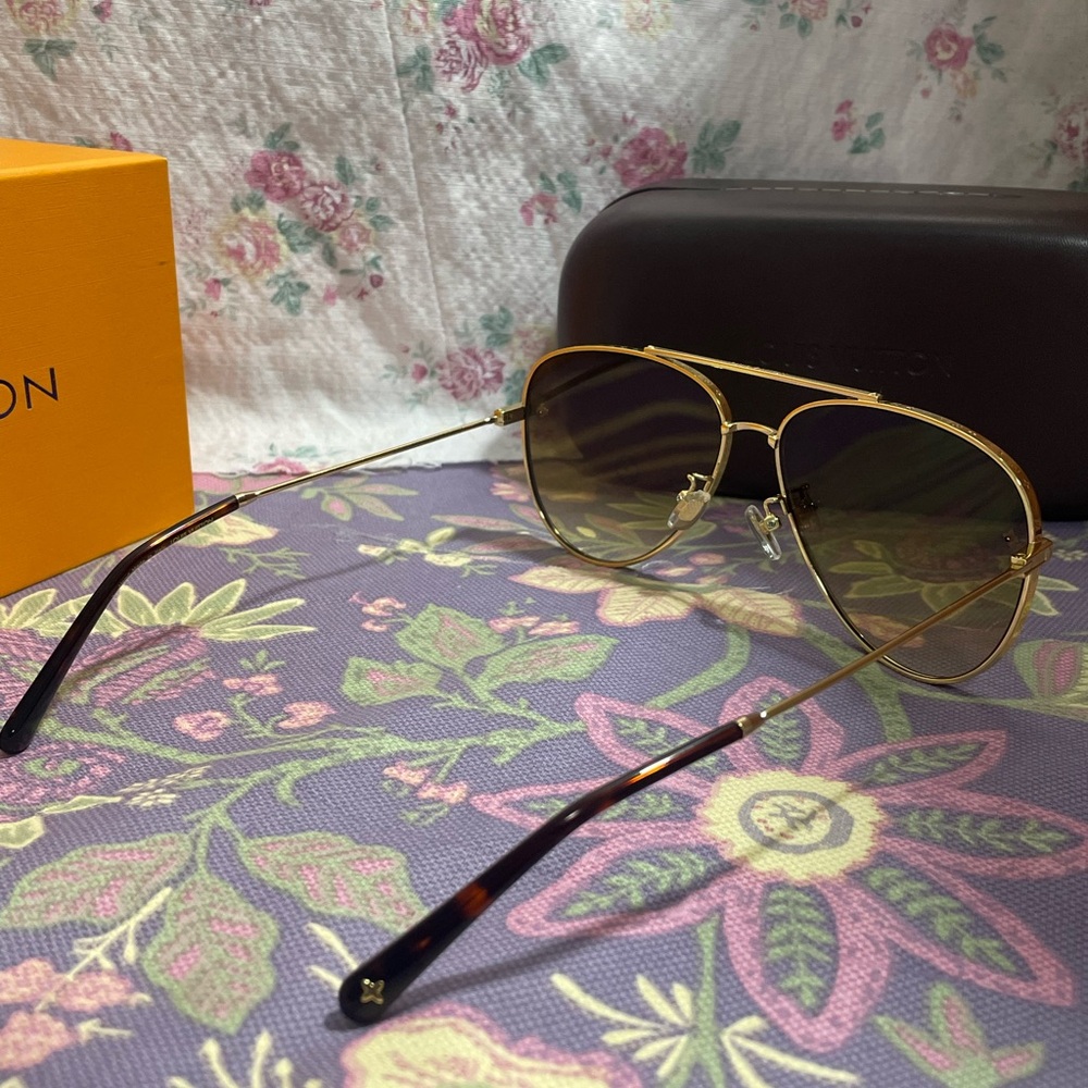 LV Gold Monogram Aviator Sunglasses - Picture 4 of 6